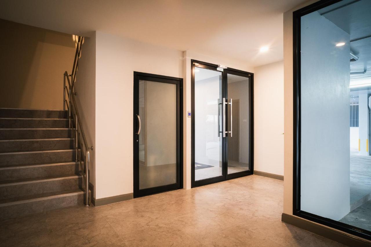 N24 Chonburi Hotell Exteriör bild